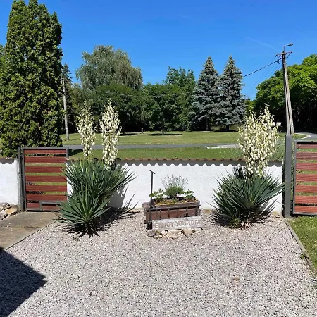 Apartment In Balatonbereny - Balaton 18046 شقة Balatonberény