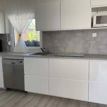 شقة Apartment In Balatonbereny - Balaton 18046 Balatonberény